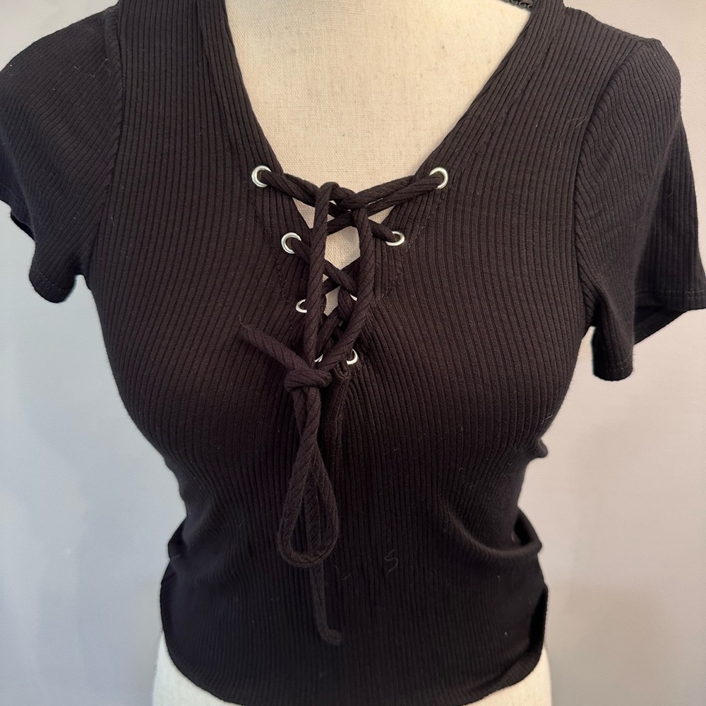 Full Tilt Black Ribbed Tie Front T-Shirt